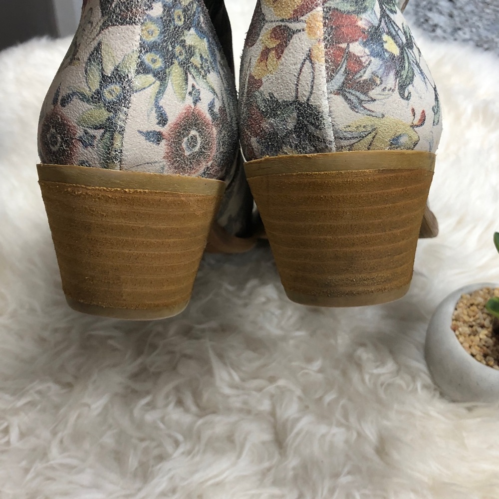 DINGO Leather Floral Jackpot DI 132 BOOTIE  2” Block Heels EUC - Picture 7 of 9